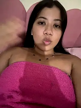 Snapshot of Larissa_xxe chatting on 12/14/25, 11:10 Larissa xxe online show from 12/14/25, 11:10