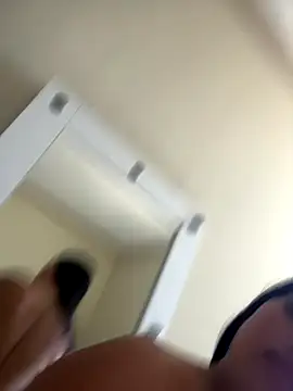 Snapshot of Larissa_xxe chatting on 12/19/25, 02:30 Larissa xxe online show from 12/19/25, 02:30