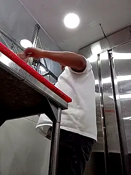 Snapshot of gordoju chatting on 11/27/25, 09:48 gordoju online show from 11/27/25, 09:48