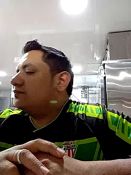 Snapshot of gordoju chatting on 11/16/25, 12:59 gordoju online show from 11/16/25, 12:59