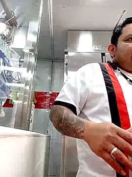 Snapshot of gordoju chatting on 11/23/25, 02:49 gordoju online show from 11/23/25, 02:49