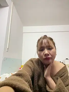 Snapshot of yiyi0316 chatting on 12/04/25, 02:27 yiyi0316 online show from 12/04/25, 02:27