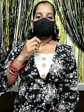 Snapshot of Desi_Hot_Queen chatting on 02/14/26, 05:29 Desi Hot Queen online show from 02/14/26, 05:29