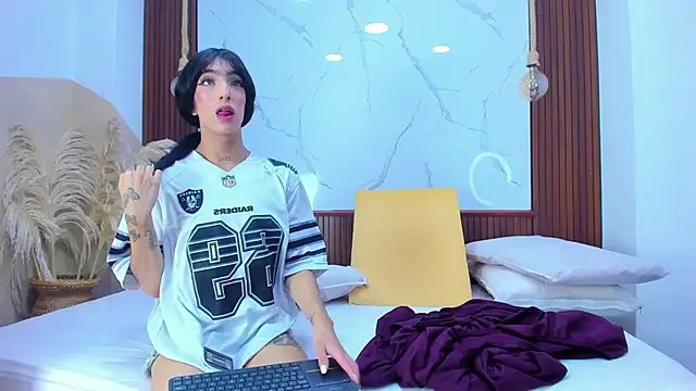 Loversinfire2 online show from 12/19/25, 08:33