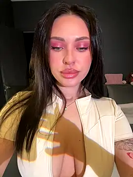 Lolla dolly online show from 11/28/25, 09:26