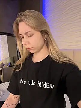 -SaraBlack- online show from 04/18/26, 05:26