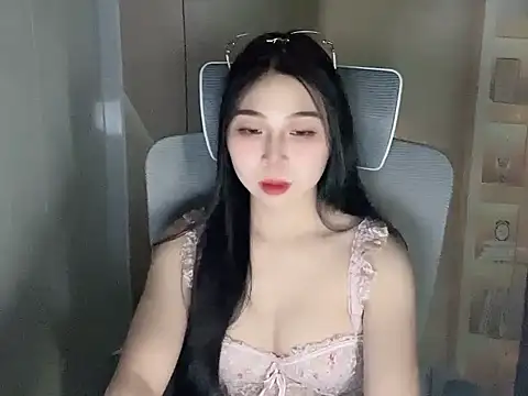 Lousii online show from 11/27/25, 01:22