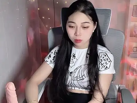 Snapshot of Lousii chatting on 11/16/25, 05:39 Lousii online show from 11/16/25, 05:39