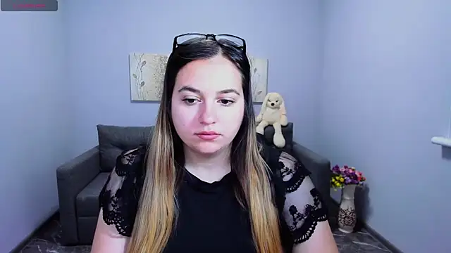 Maria Bond online show from 11/28/25, 06:46