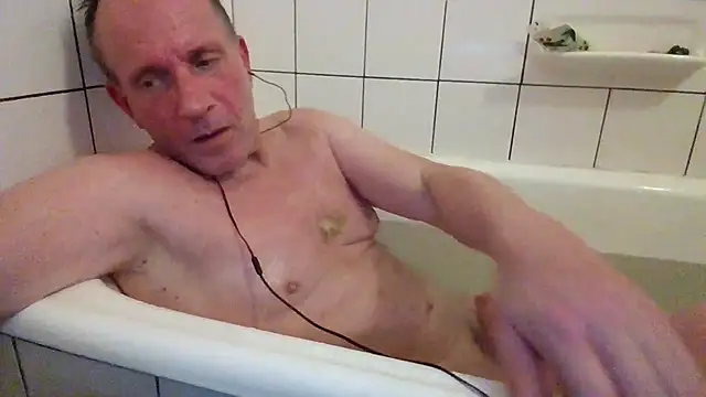 Snapshot of JonnaCD chatting on 10/29/25, 06:18 JonnaCD online show from 10/29/25, 06:18