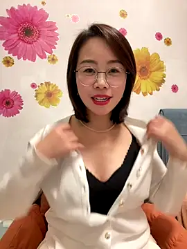 xiaoling2358 online show from 12/20/25, 01:14