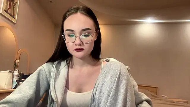 Snapshot of MidnightMelt chatting on 11/15/25, 04:22 MidnightMelt online show from 11/15/25, 04:22