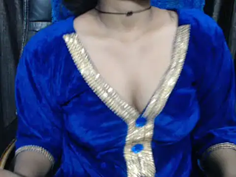 Queen Bhanu online show from 12/15/25, 01:50