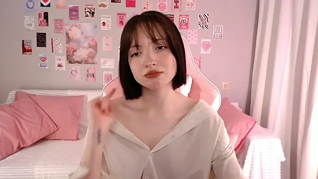 Snapshot of Lexi_Bottom chatting on 12/14/25, 01:56 Lexi Bottom online show from 12/14/25, 01:56