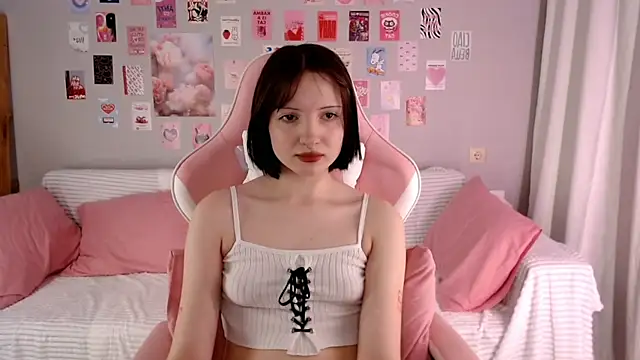 Snapshot of Lexi_Bottom chatting on 12/15/25, 02:06 Lexi Bottom online show from 12/15/25, 02:06