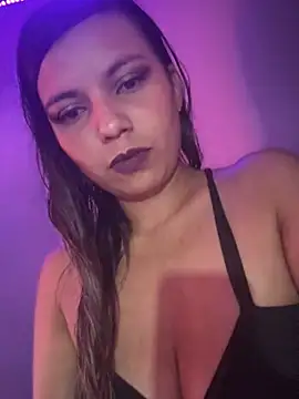 Snapshot of cattia_11 chatting on 11/17/25, 09:19 cattia 11 online show from 11/17/25, 09:19