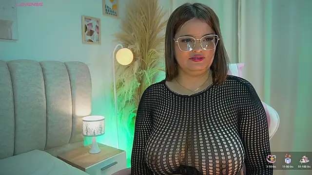 AlinnaJohnson online show from 12/20/25, 10:40