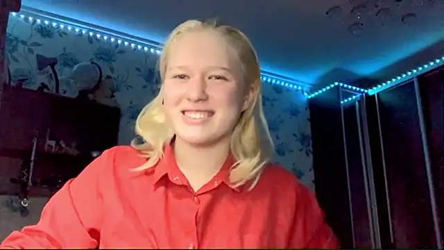 Snapshot of ArissuCuteey chatting on 11/17/25, 03:38 ArissuCuteey online show from 11/17/25, 03:38