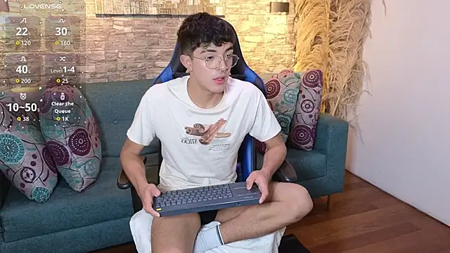 Snapshot of sayronvg chatting on 11/17/25, 11:58 sayronvg online show from 11/17/25, 11:58