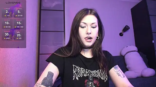 Snapshot of Night_Heist chatting on 11/18/25, 02:53 Night Heist online show from 11/18/25, 02:53