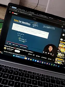 Snapshot of DesiAnita3693 chatting on 12/17/25, 10:20 DesiAnita3693 online show from 12/17/25, 10:20