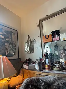 Motherbigbus online show from 12/19/25, 09:06