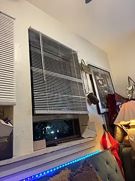 Motherbigbus online show from 12/22/25, 07:41