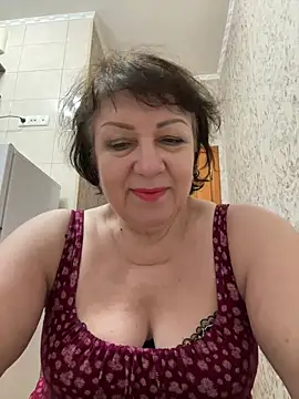 Snapshot of LittleBead522 chatting on 12/18/25, 04:33 LittleBead522 online show from 12/18/25, 04:33