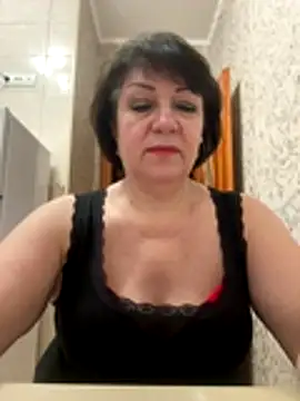 Snapshot of LittleBead522 chatting on 11/21/25, 03:33 LittleBead522 online show from 11/21/25, 03:33