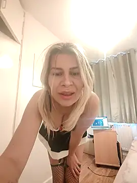 Snapshot of NaughtyClaudia_ chatting on 12/18/25, 10:19 NaughtyClaudia online show from 12/18/25, 10:19