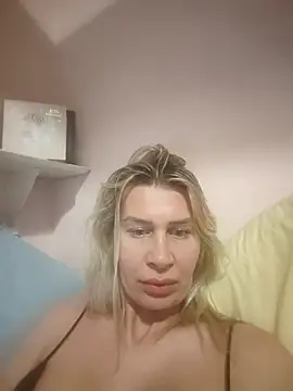 Snapshot of NaughtyClaudia_ chatting on 12/14/25, 09:31 NaughtyClaudia online show from 12/14/25, 09:31