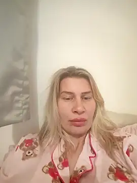 Snapshot of NaughtyClaudia_ chatting on 12/17/25, 09:20 NaughtyClaudia online show from 12/17/25, 09:20