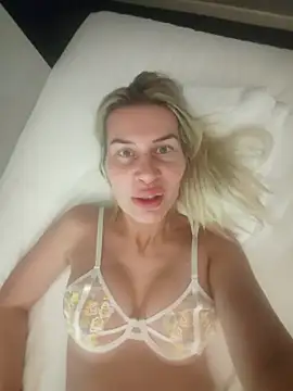 Snapshot of NaughtyClaudia_ chatting on 11/22/25, 07:24 NaughtyClaudia online show from 11/22/25, 07:24