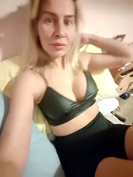 Snapshot of NaughtyClaudia_ chatting on 12/13/25, 08:15 NaughtyClaudia online show from 12/13/25, 08:15