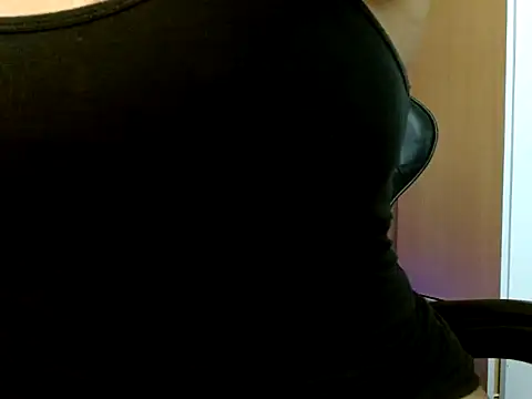 DiivaMarii online show from 11/17/25, 01:37