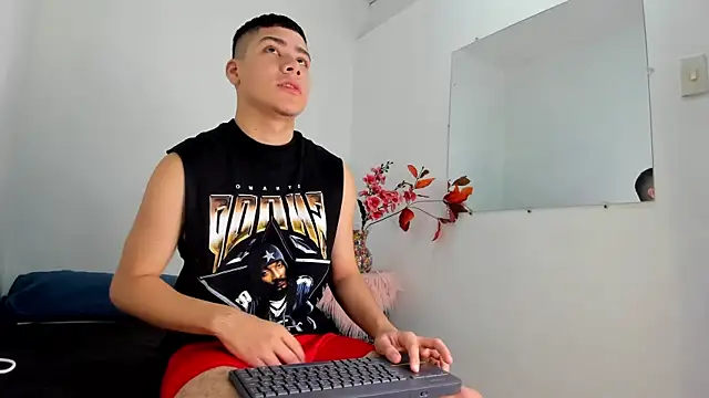 Lucastorrez01 online show from 12/21/25, 11:05