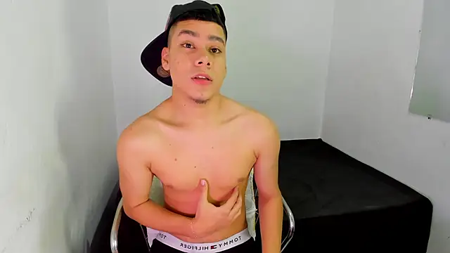 Lucastorrez01 online show from 05/06/26, 12:03