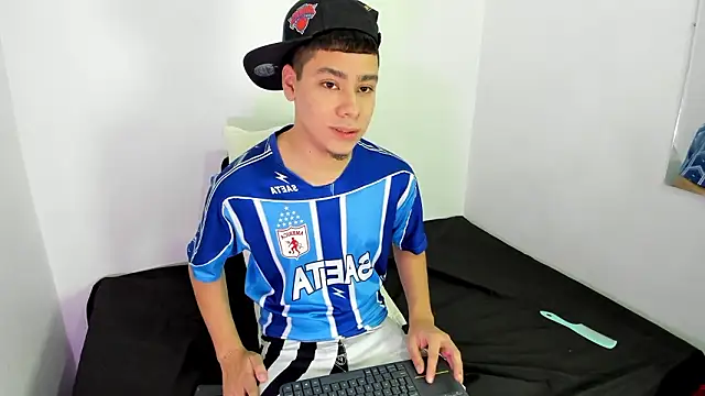 Lucastorrez01 online show from 03/12/26, 12:27