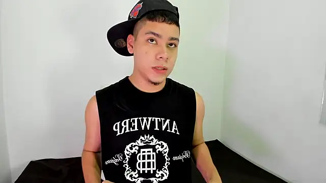 Lucastorrez01 online show from 03/17/26, 07:39