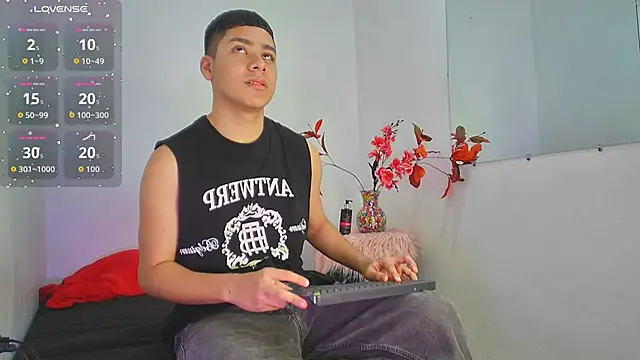 Lucastorrez01 online show from 12/04/25, 03:16