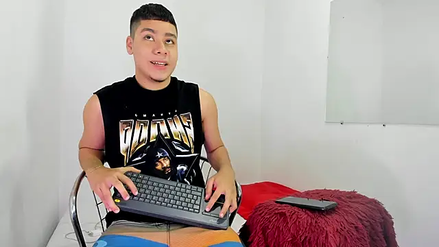 Lucastorrez01 online show from 02/05/26, 07:32