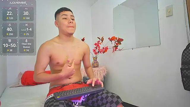 Lucastorrez01 online show from 11/27/25, 02:45