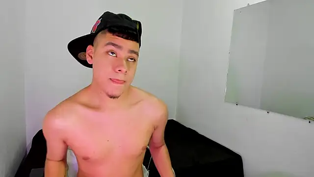 Lucastorrez01 online show from 04/13/26, 12:14