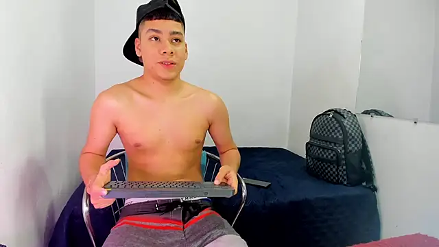 Lucastorrez01 online show from 07/01/26, 12:22