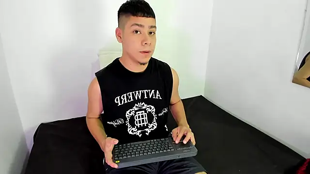 Lucastorrez01 online show from 03/17/26, 12:24