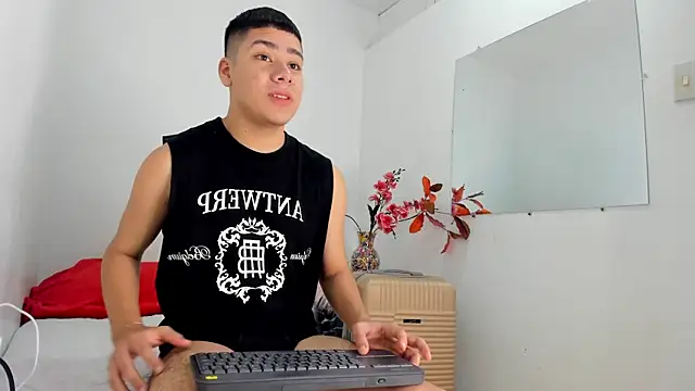 Lucastorrez01 online show from 01/08/26, 07:03