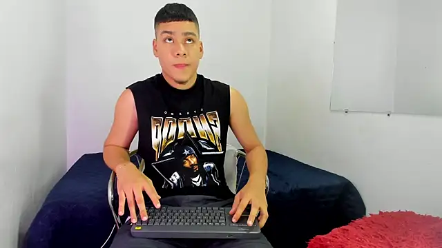 Lucastorrez01 online show from 05/26/26, 12:31