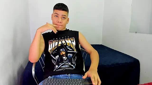 Lucastorrez01 online show from 05/10/26, 03:43
