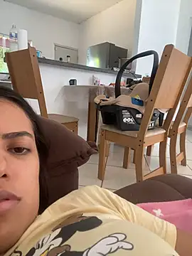 Snapshot of Lara_o chatting on 11/17/25, 10:41 Lara o online show from 11/17/25, 10:41