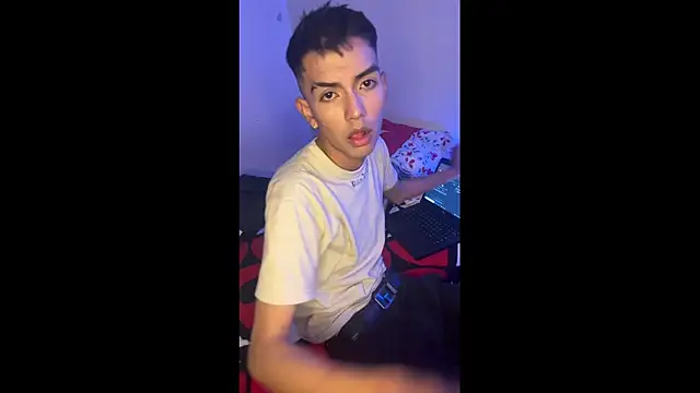 Twink Tayler online show from 11/18/25, 04:27